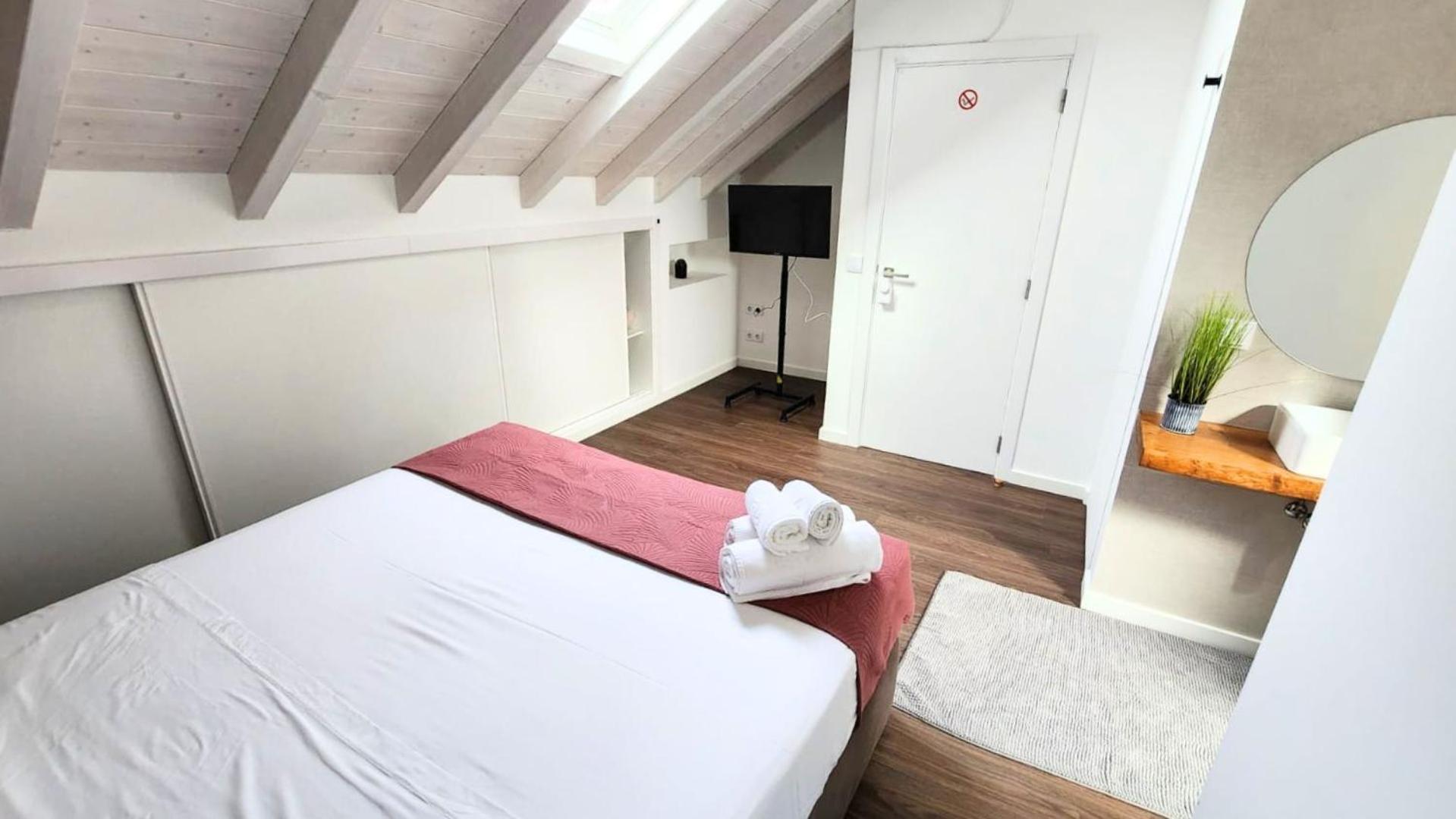 Surfsoul Guesthouse - Bed And Breakfast Peniche Eksteriør billede