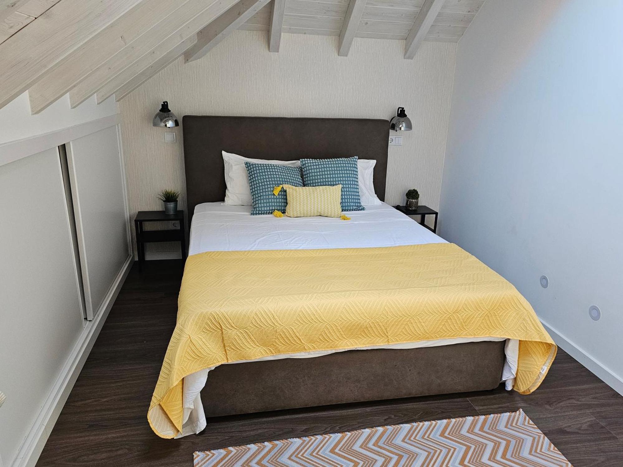 Surfsoul Guesthouse - Bed And Breakfast Peniche Eksteriør billede