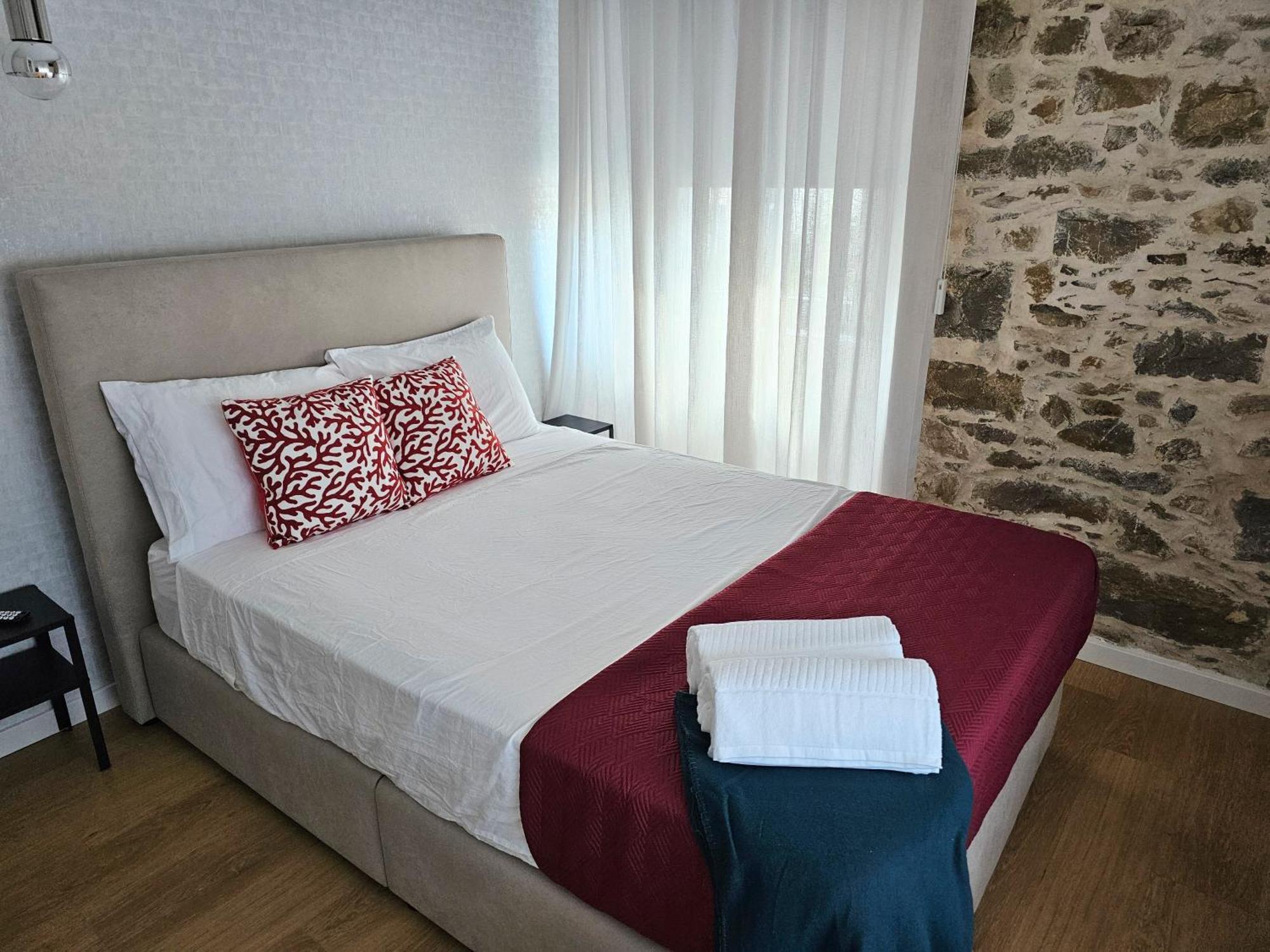Surfsoul Guesthouse - Bed And Breakfast Peniche Eksteriør billede